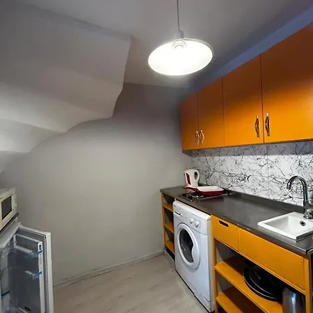 I1 House *